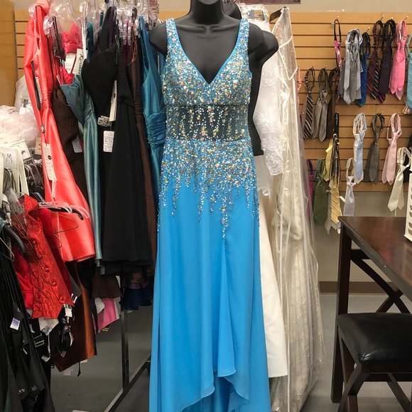 green emerald velvet dress Girl's Maxi Dresses & Overalls – Plato's Closet Novi